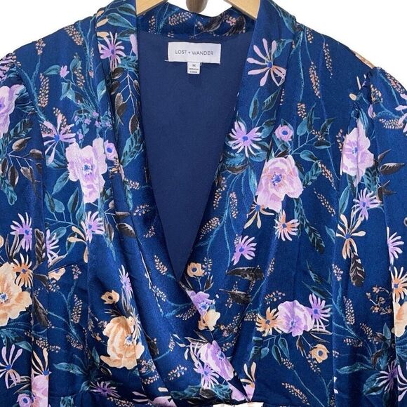 Lost +‎ Wander Navy Floral Faux Wrap Dress Size Medium NWT - Picture 4 of 11